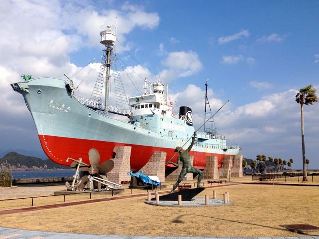 クジラとイルカで有名な港町です。