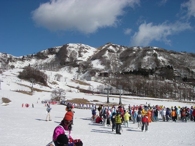 小学生へのスキーの滑り方をレクチャーしてもらいます☆