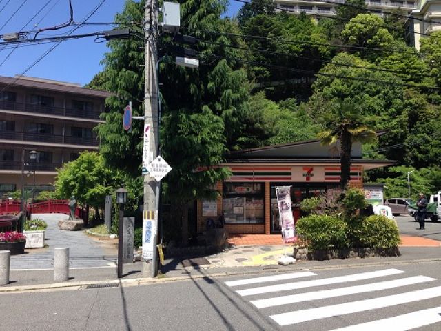 コンビ二もあります