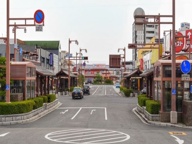 宮島へはフェリーで10分。