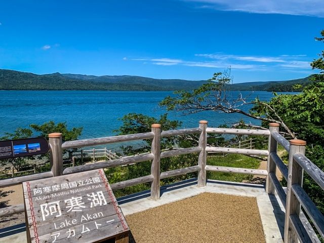 壮大な阿寒湖を眺めながらの仕事です