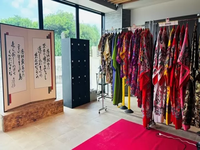 勤務先の風景です！琉装体験場での撮影♪