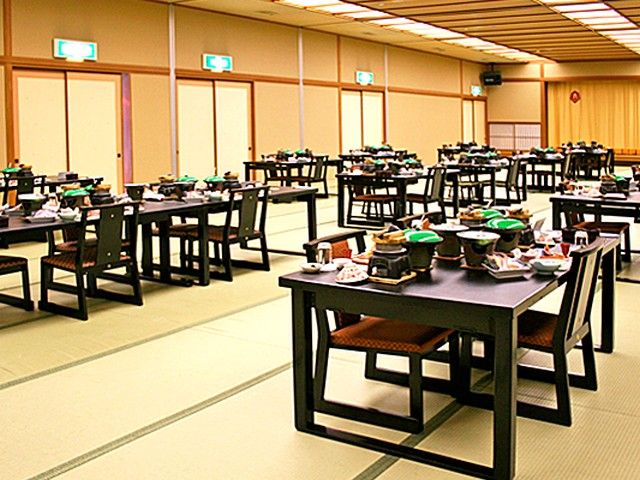 宴会場での準備や片付けのお仕事も入ります！