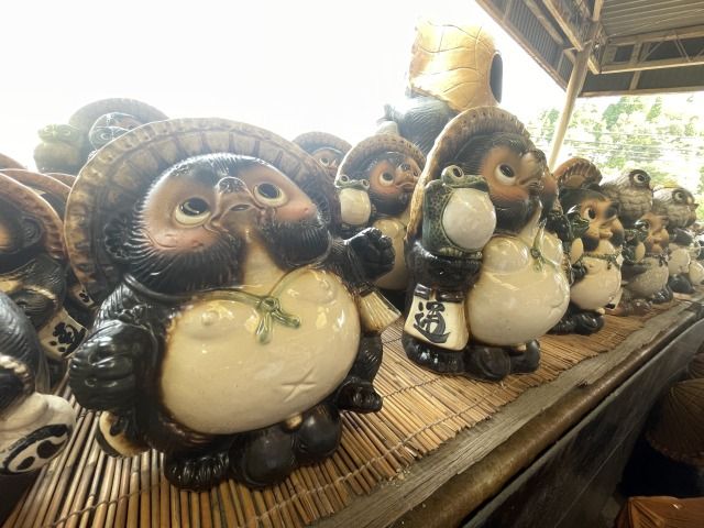 信楽は「タヌキ」の焼き物で有名です。