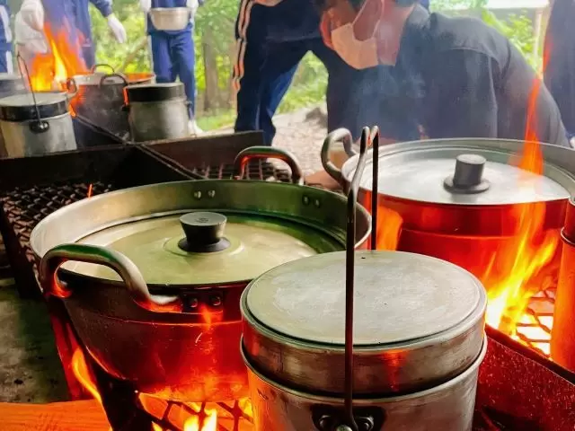 野外活動（飯盒炊爨）のお手伝いもお願いします♪