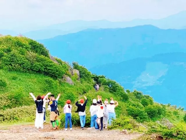爽やかな風が心地よい。スタッフとしてお客様をお迎え。