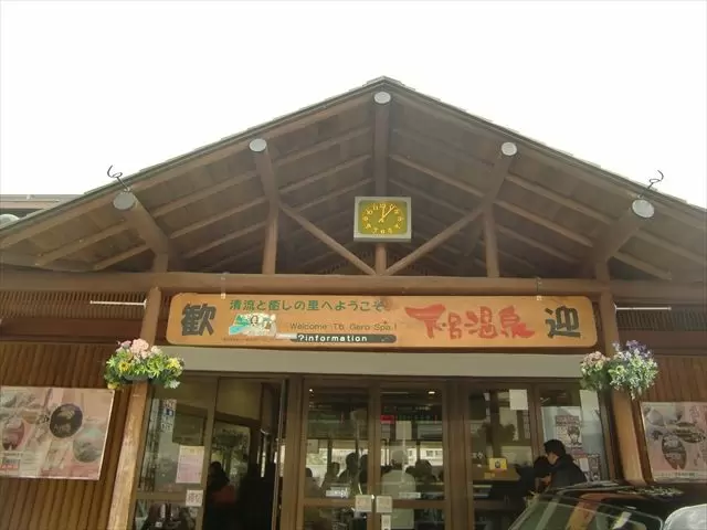 駅までも徒歩数分♪徒歩圏内には飲食店・コンビニ・ドラッグストアや観光スポットもありますよ！