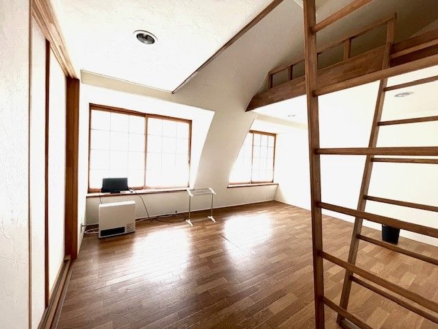 広い個室寮を完備しております！
1階は共有部になっているのでみんなと話せます☆