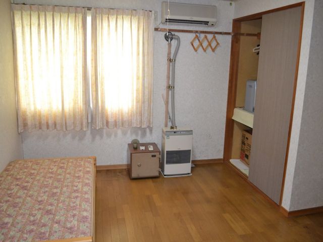 寮は人気の風呂・トイレ付きワンルームタイプ♪
初めてのリゾバでも安心☆