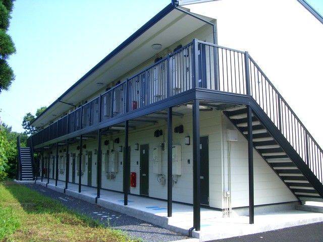 寮は敷地内にあるアパートです☆