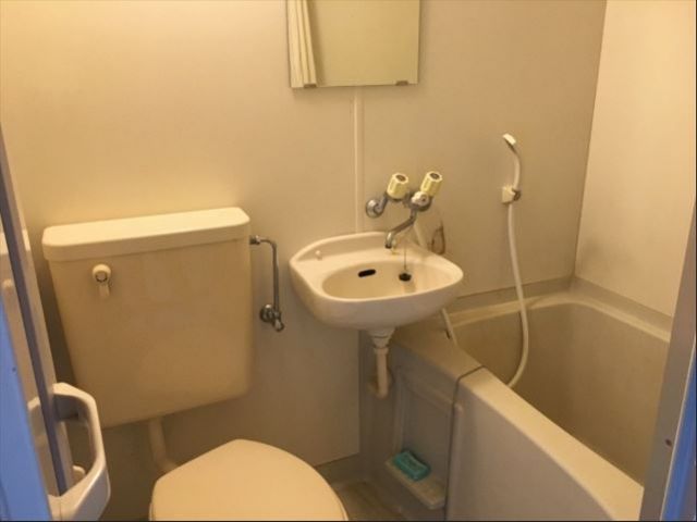 寮は人気のユニットバス付！お部屋にミニキッチンや冷蔵庫、レンジも完備！