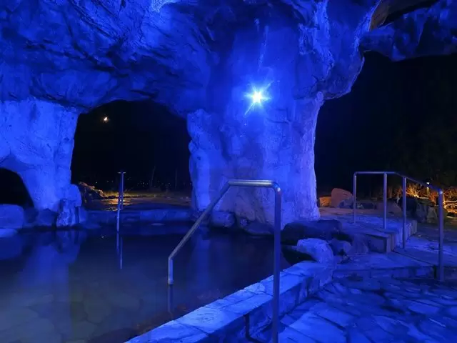 洞窟温泉で有名なホテルです!