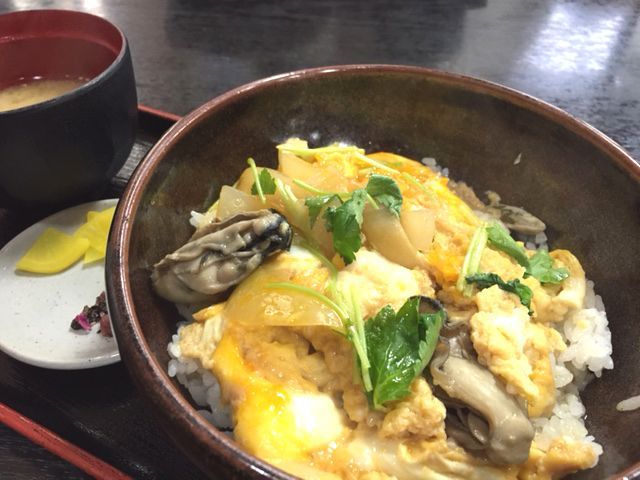 広島名物・カキ丼。始めての味に感動☆