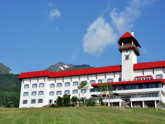 夏はゴルフ場、冬はスキー場が隣接しています!!