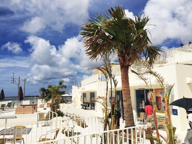 那覇空港より少し南に位置する「うみかじテラス」、沖縄の綺麗な風景が広がります。