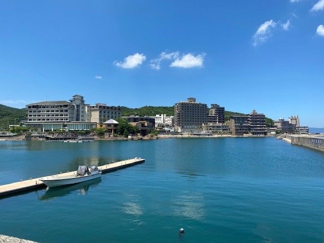 洲本温泉は生活も便利で、リゾート感も満点です♪