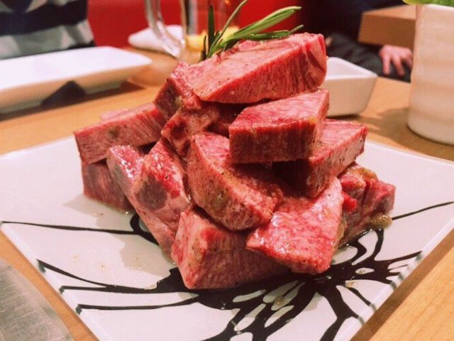 お店でお客様に提供するお肉です♪おいしそう・・・