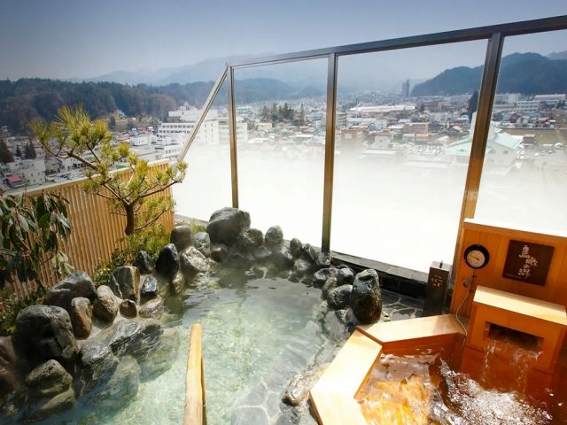 お仕事終わりに温泉入浴も可能!!
サウナの利用もOKです。