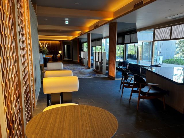 館内からは鳥羽の海景色を見ることができます。やりがいのある職場ですよ。