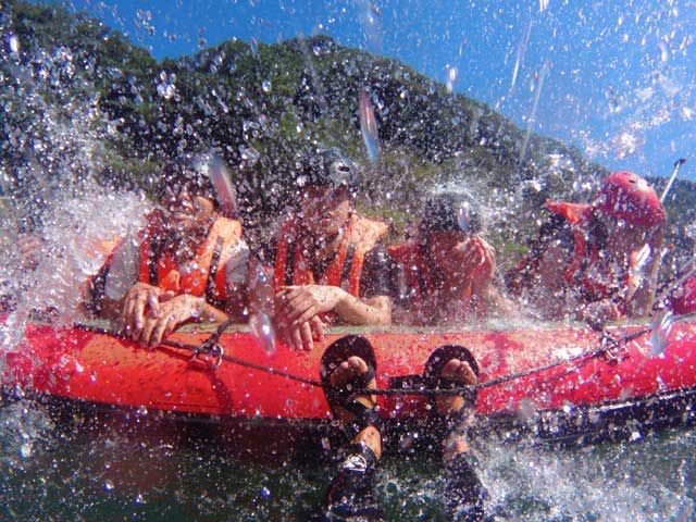 ラフティングのメッカ「吉野川」