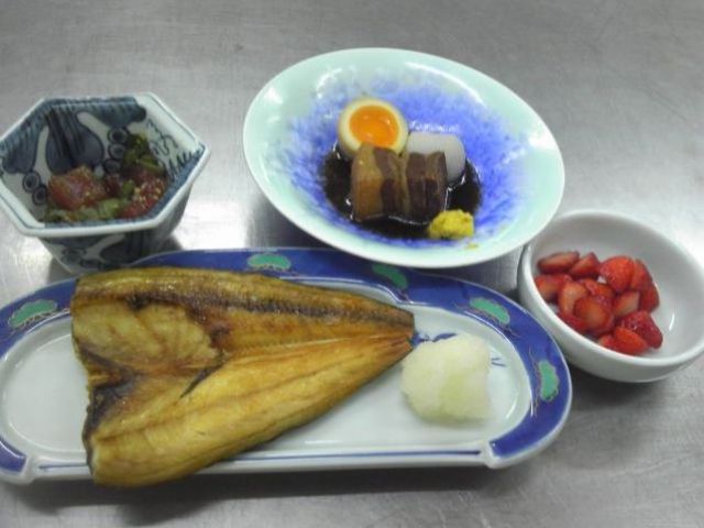 板長さんが作って下さるまかないは美味しいとスタッフさんにも大好評です!!