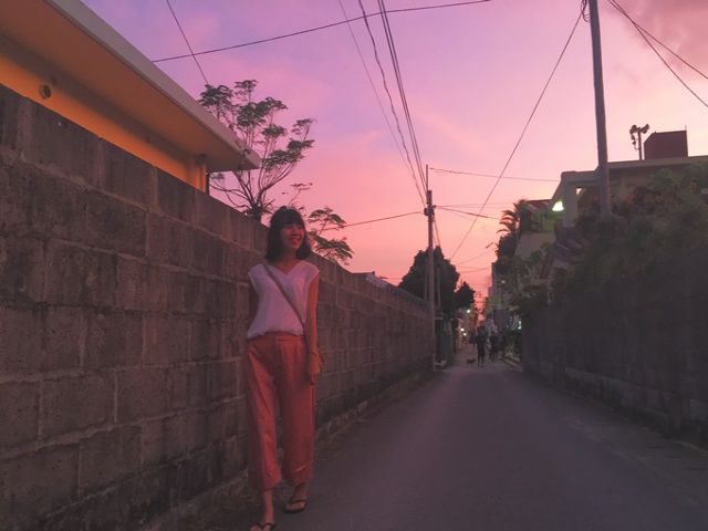 少し路地に行けば、民家に囲まれた風景が？！どれも沖縄らしいですね。