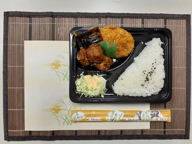 食事はお弁当になります。