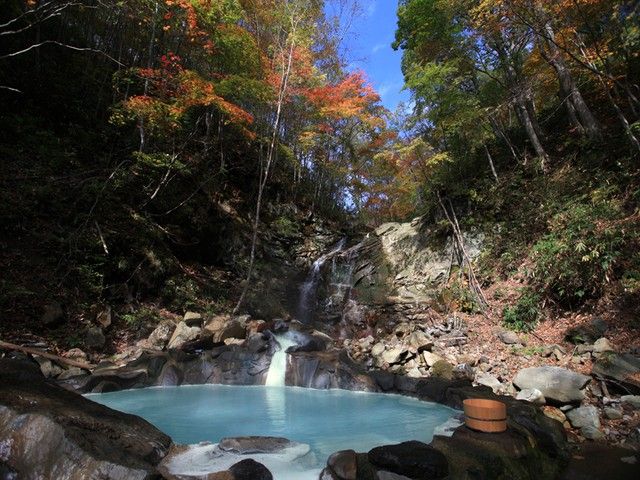 大自然の中に溶け込んだ温泉を満喫！
