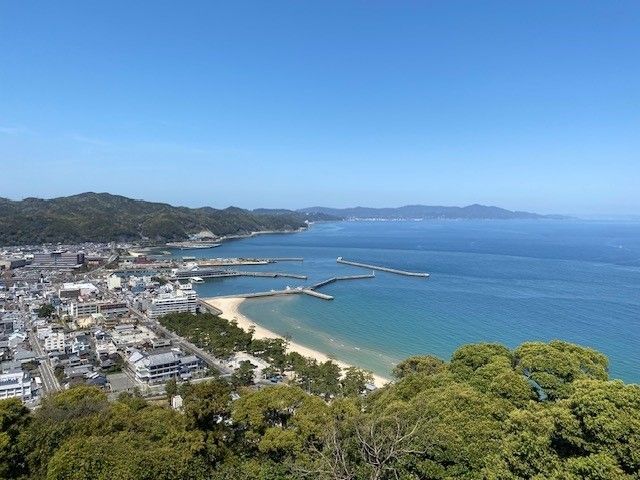 【洲本市街地と洲本温泉街】