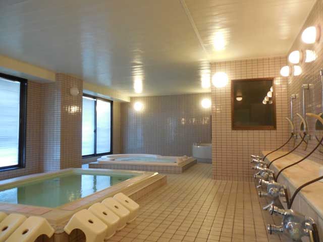 寮内に大浴場有り♪