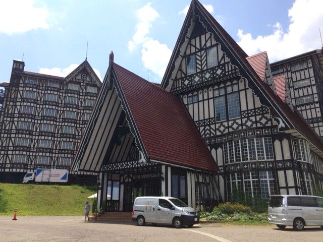 洋風な建物の大型ホテルでの勤務です。