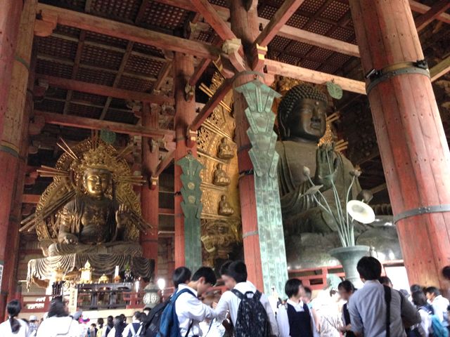 奈良と言えば「大仏」、盧舎那仏（るしゃなぶつ）と呼ばれ世界最大級の木造建築だそうです。