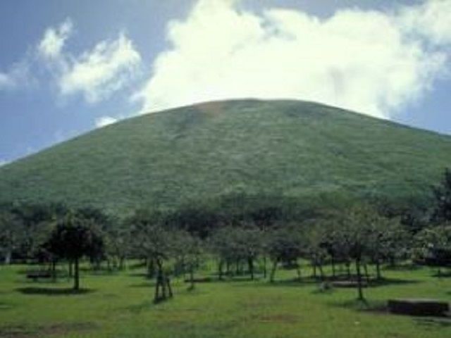 大室山の写真です。一度行ってみると絶景に感動しますよ！