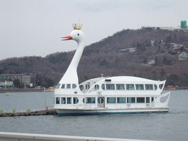 山中湖を周遊する白鳥丸？乗ってね！