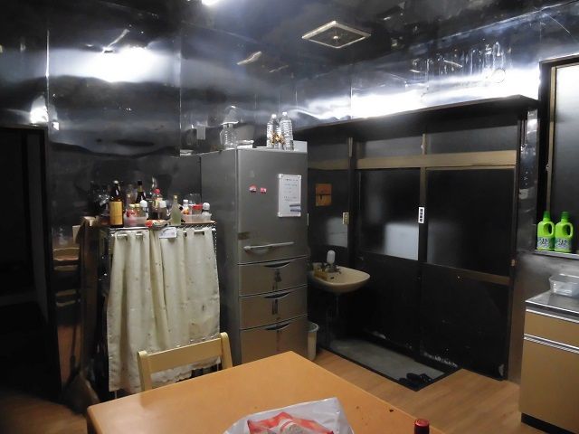 寮はもともと蕎麦屋だったところなので、共同のキッチンは広いです!(^^)!