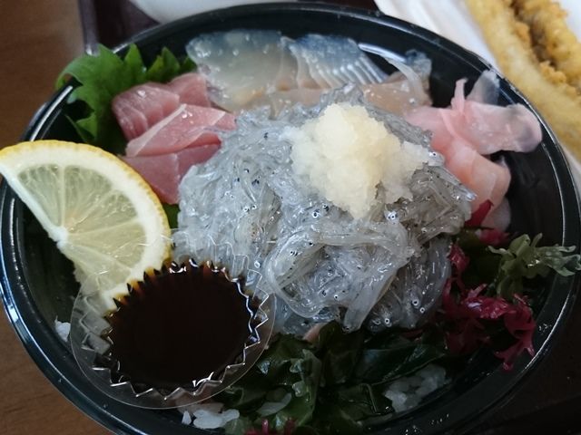 美味しい食べ物もいっぱいです♪