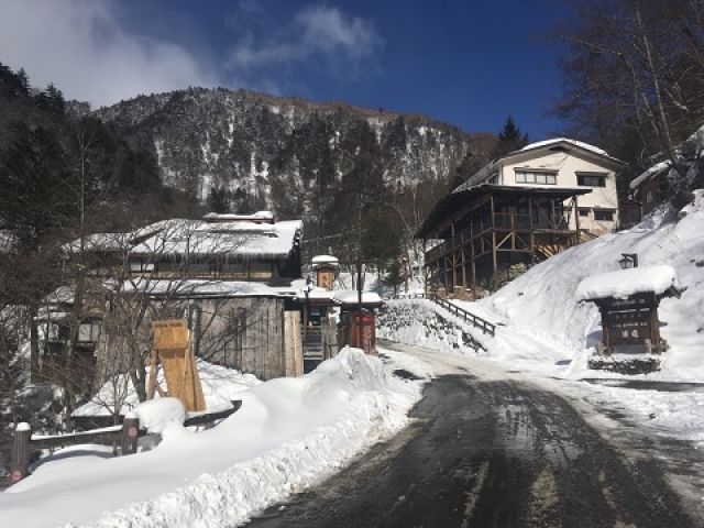 山岳温泉なので山好きな方は是非!!
日帰り入浴施設や売店、自販機等アリ♪