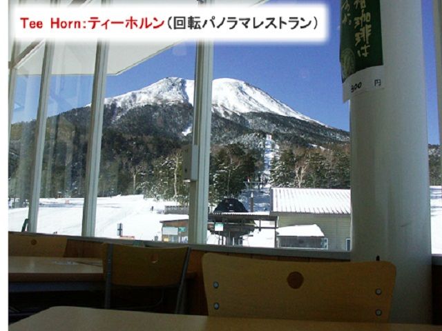 レストラン内からも雄大な御岳山が拝めます