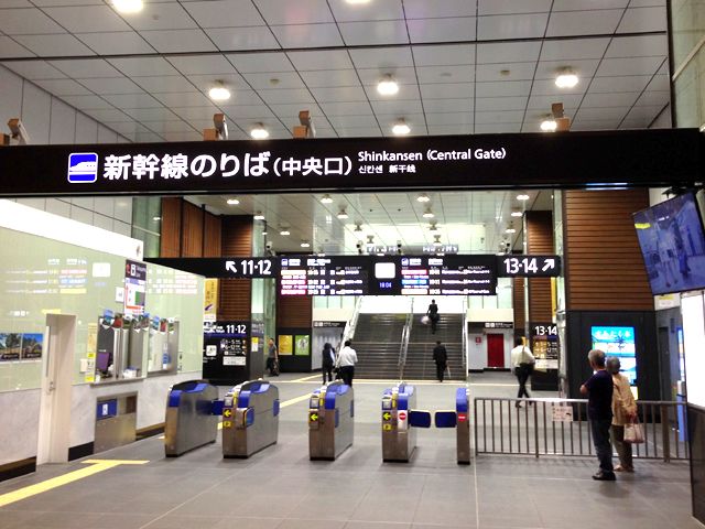 北陸新幹線で東京-富山が直結です。