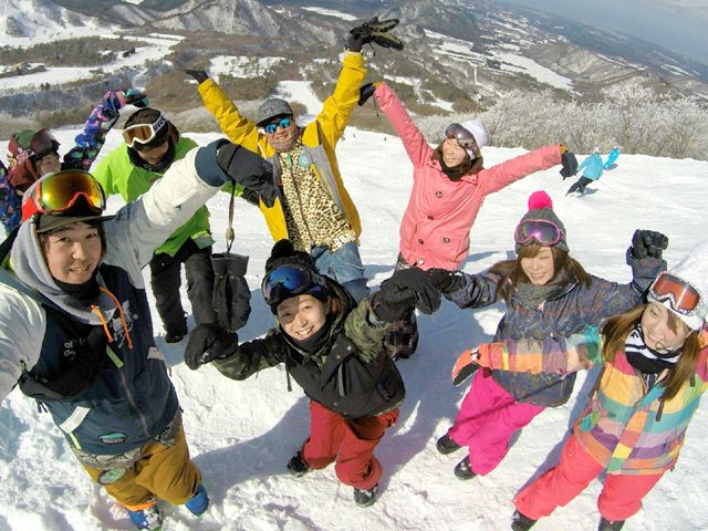 スノボやスキーに夢中なスタッフが集まるので、自然と技術が身に付きます。