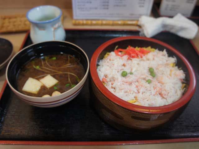 仕事を頑張ったご褒美にカニ料理！！