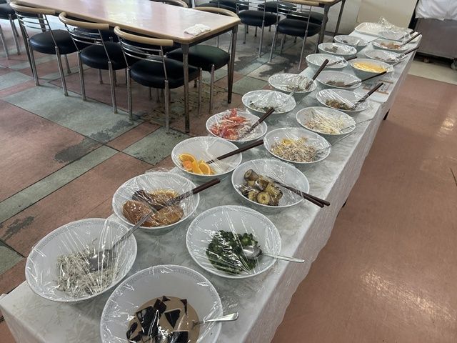 お刺身や、バイキング+日替わりの食事が楽しめます☆