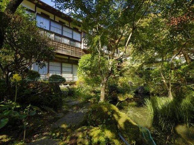 湯河原が誇る温泉旅館★四季折々に表情を変える日本庭園！