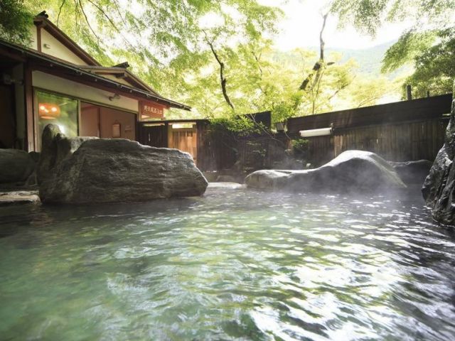 贅沢！館内入浴可★何と旅館自慢の温泉は自由に入浴可能！仕事の疲れを芯から癒す！