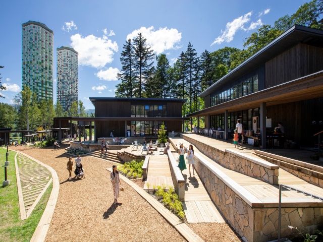 ホテルストリート内にあるカフェ業務です！