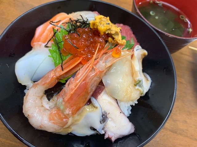 瀬戸内海の海鮮丼は最高です。
