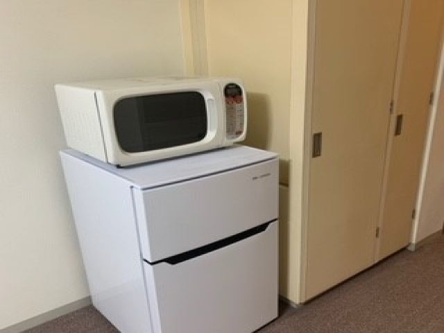 ★寮内写真①★冷蔵庫・レンジ付のお部屋です♪