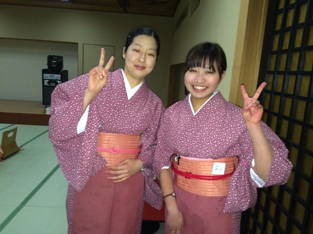 お仕事は仲居さん業務のお仕事です。