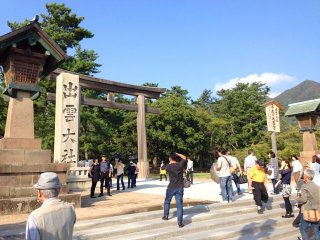 駅近、個室、Wifi完備、通し勤務。休日は縁結びの神様「出雲大社」へ！