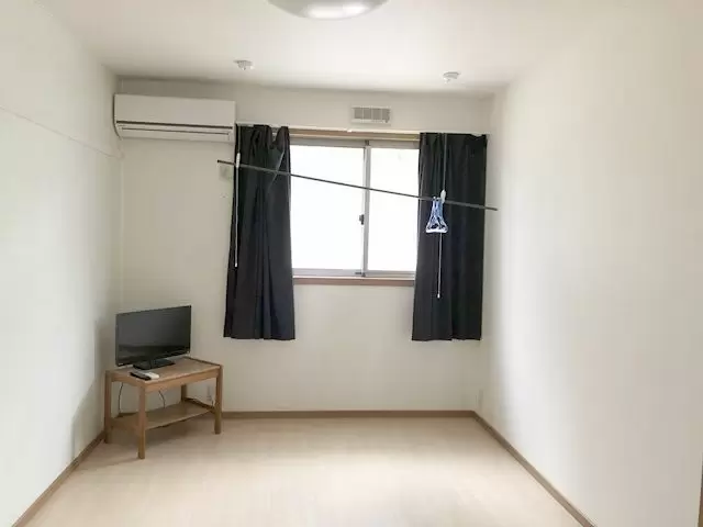 敷地内の通勤ラクラク。きれいな完全個室寮♪バス・トイレはうれしいセパレートタイプです！